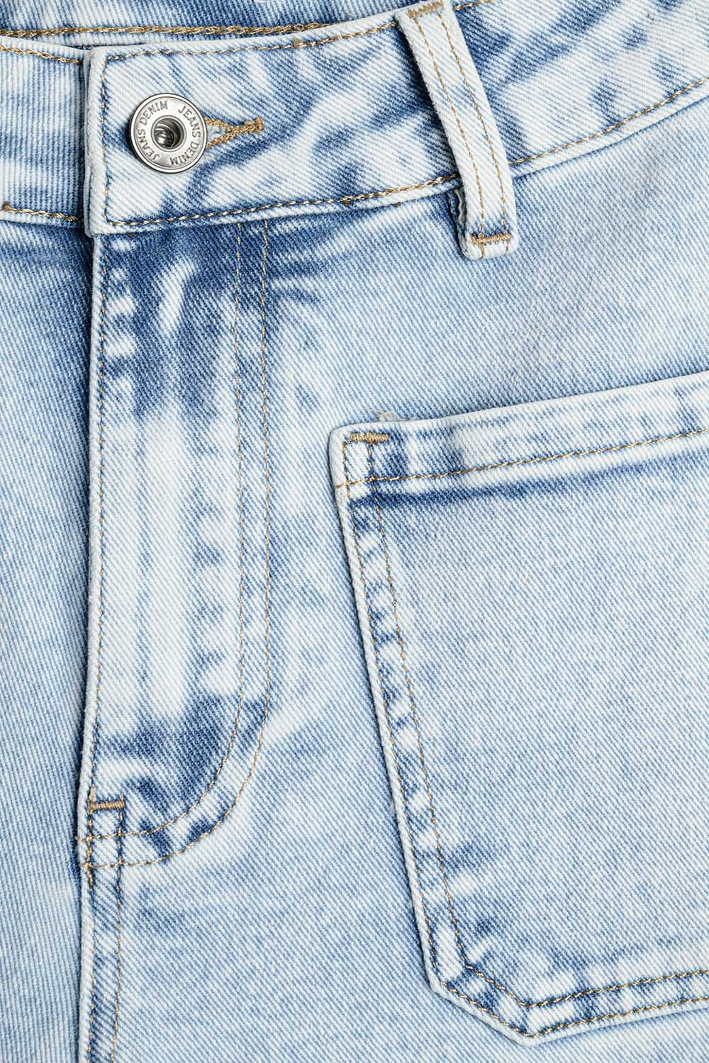 Light wash jeans with wide leg and pockets - Denim