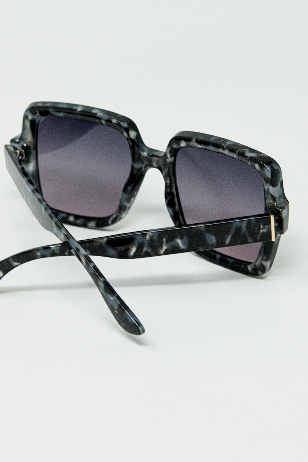 Squared Sunglasses In Black and White/Grey Spot Details