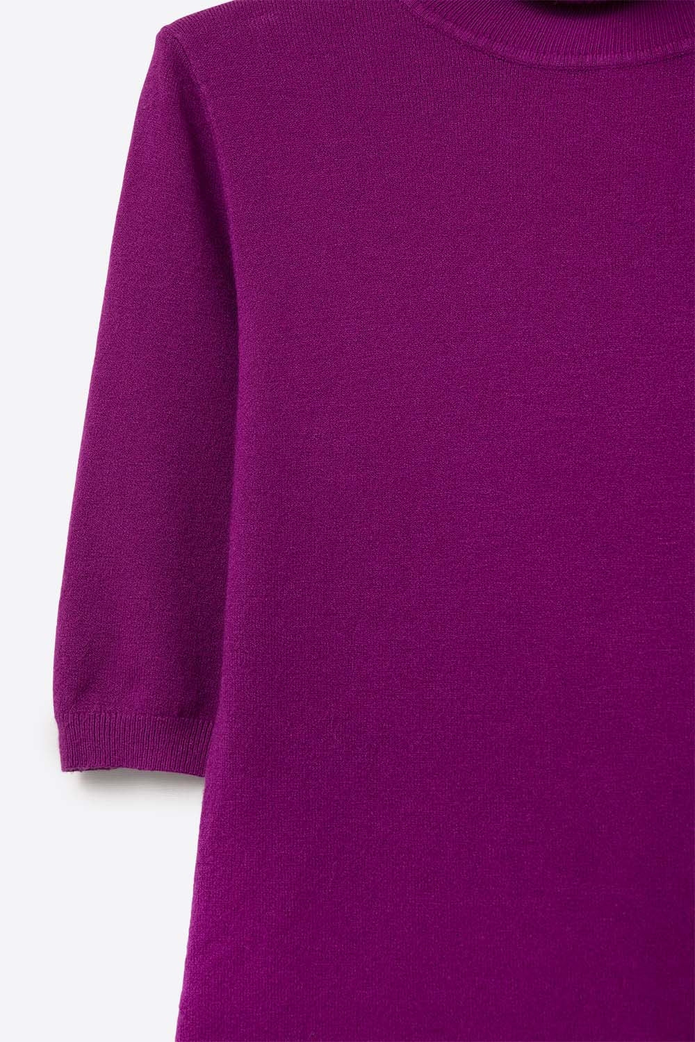 Fine knit sweater in fucsia with a high neck and elbow-length sleeves