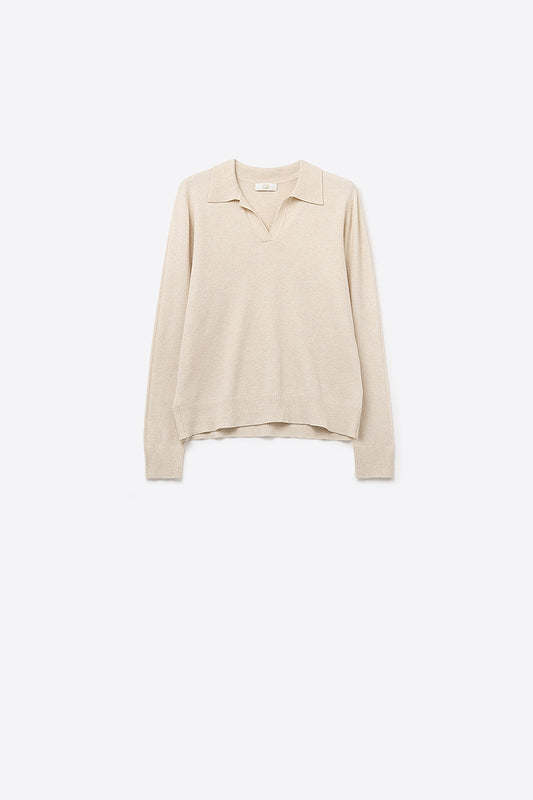 Knitted polo collar with V-neckline no button placket in cream - Polos