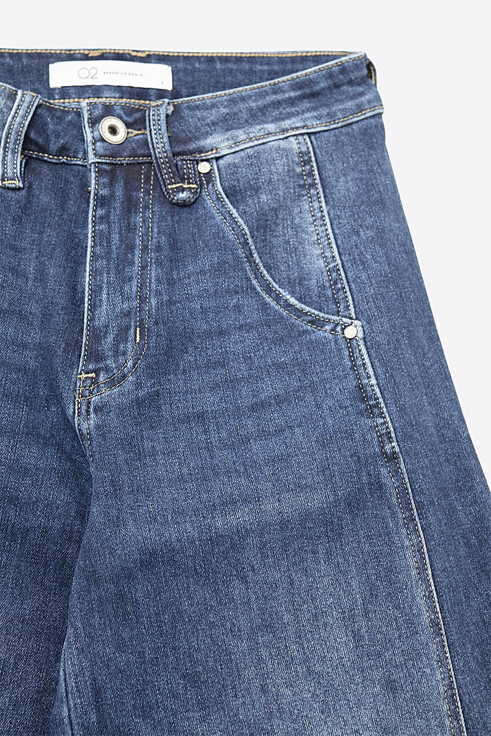 Extra Wide Leg Jeans In Mid Wash with side pockets - Denim