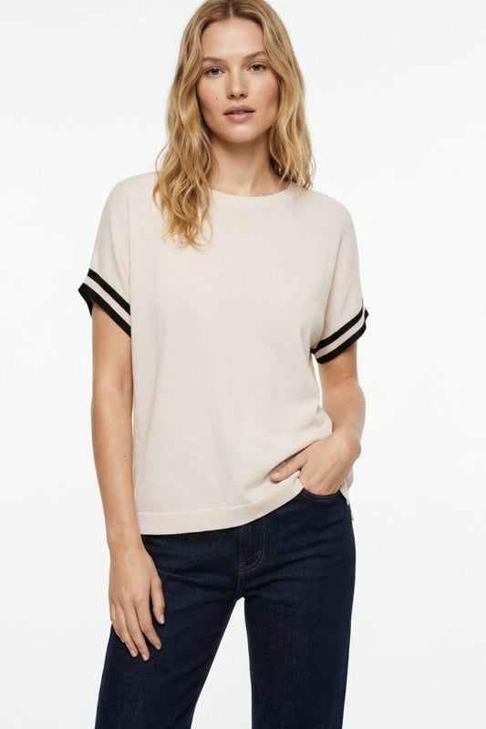 relaxed Sweater In beige with black contrast detail