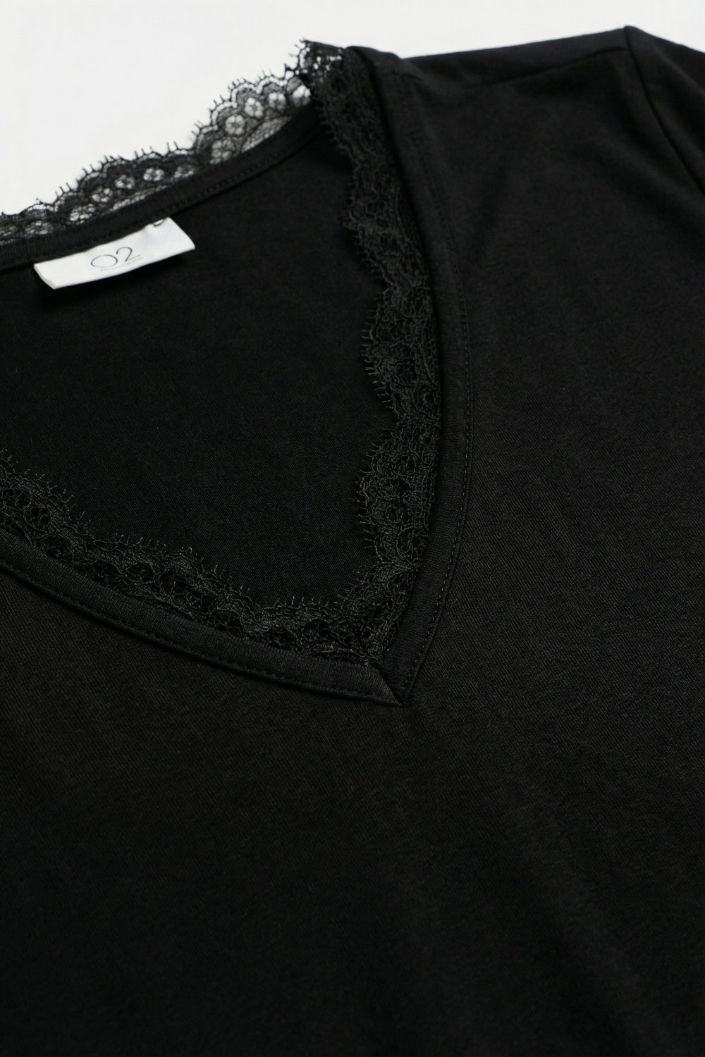 Fine and soft knit sweater with V-neck and lace trim in black