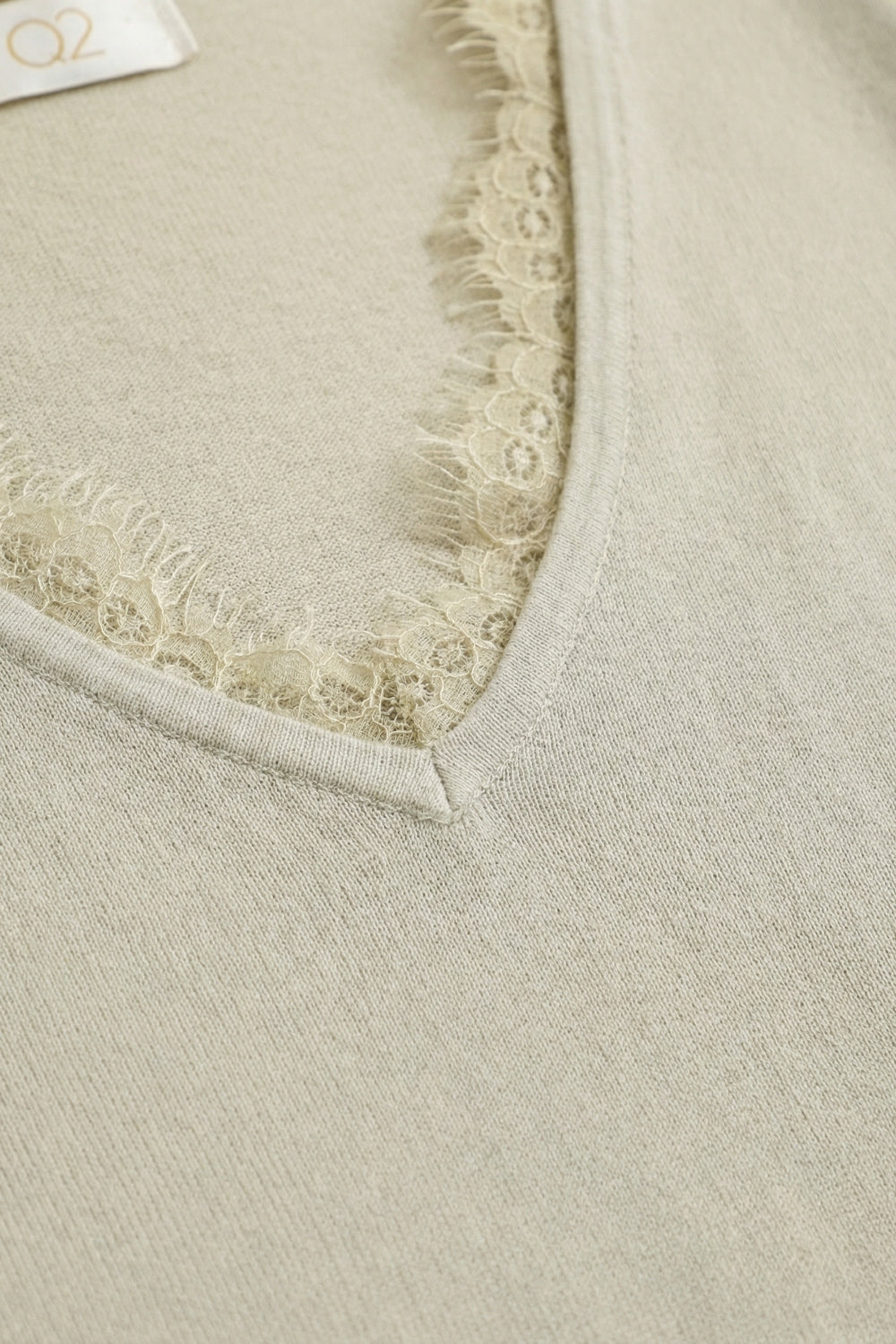 Fine and soft knit sweater with V-neck and lace trim in beige