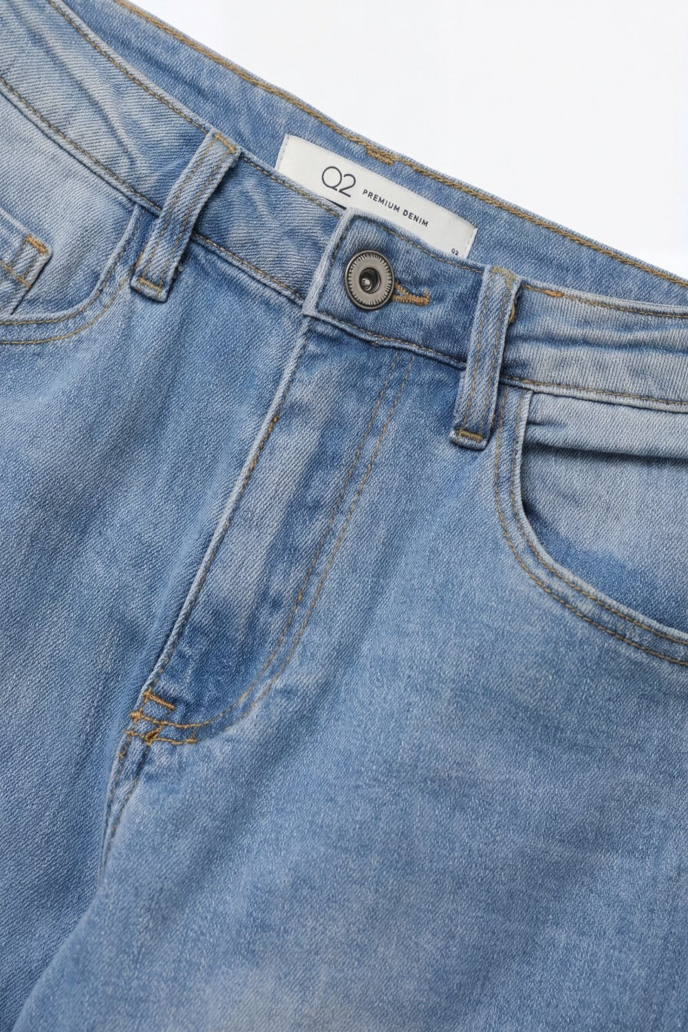 mid-rise Straight Leg Denim Jeans in Light Blue wash - Denim