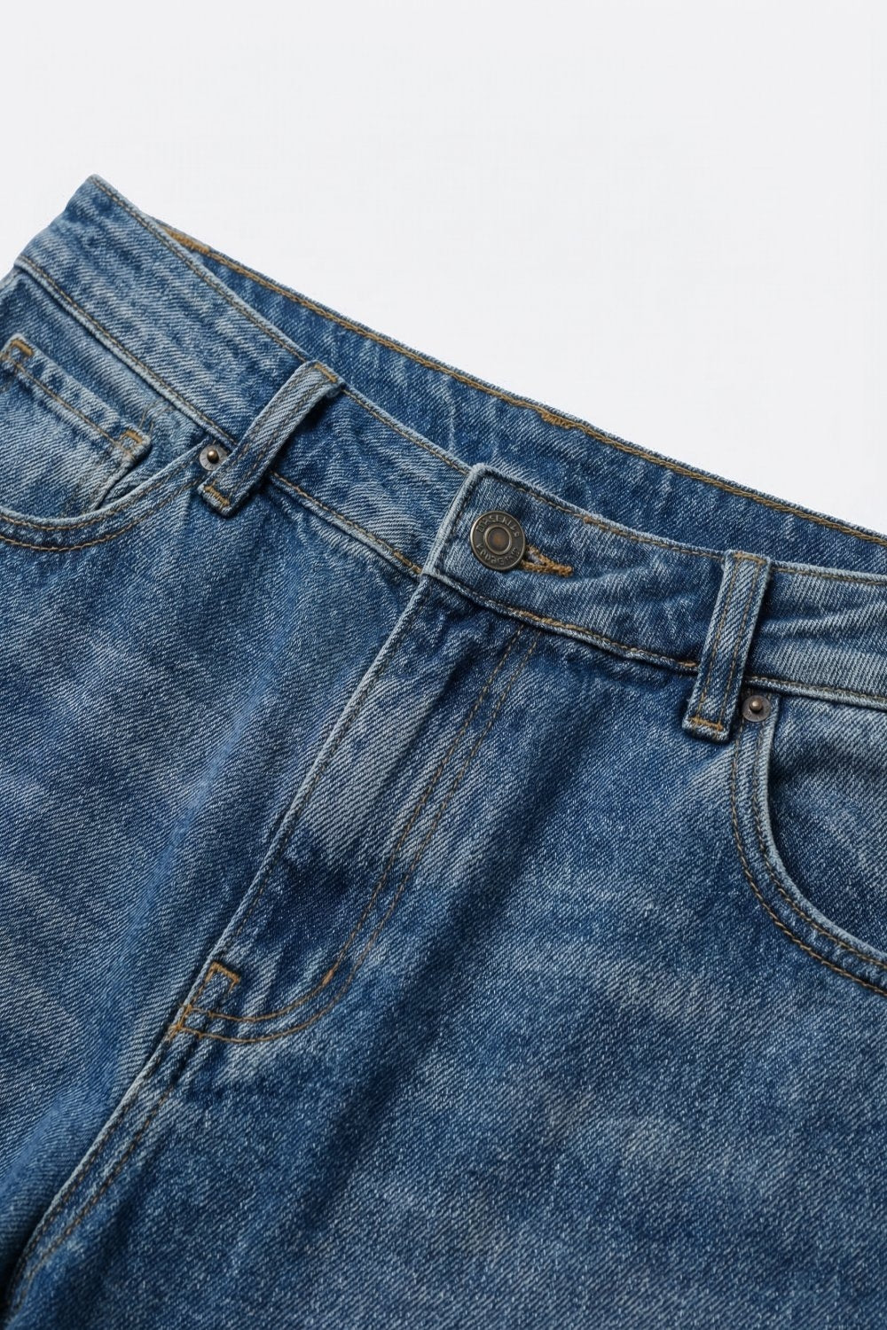 Light Wash Barrel Leg Jeans With Knee Seam Detail - Denim