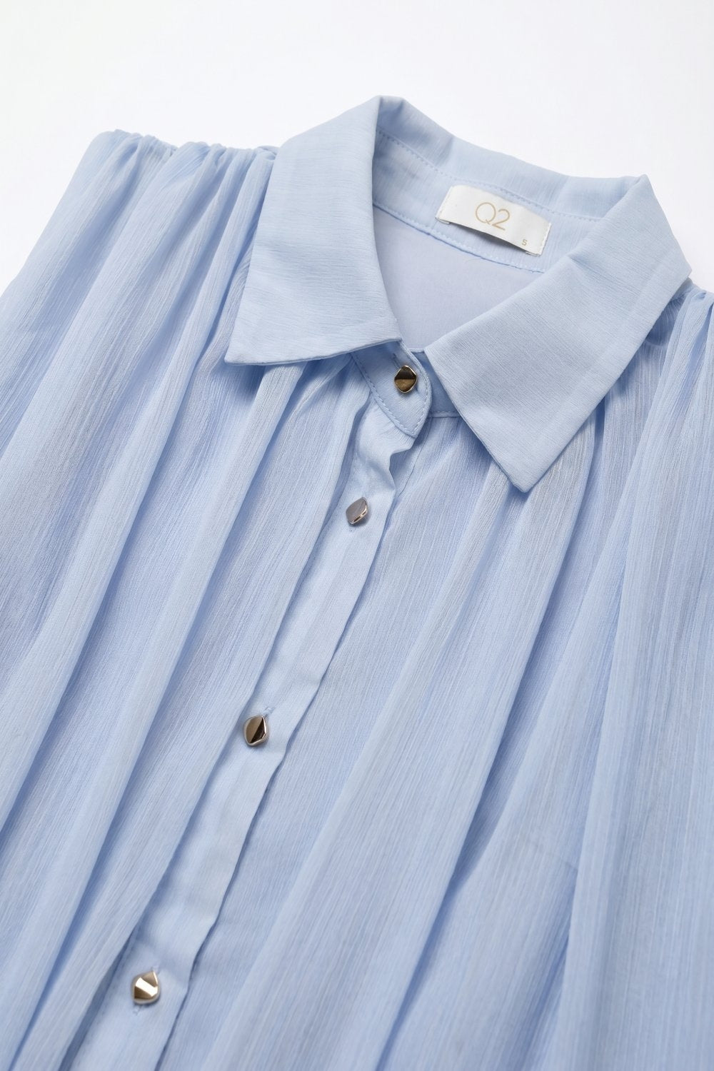 Sleeveless pleated blouse in light blue chiffon with buttons on the front regular fit - Shirts