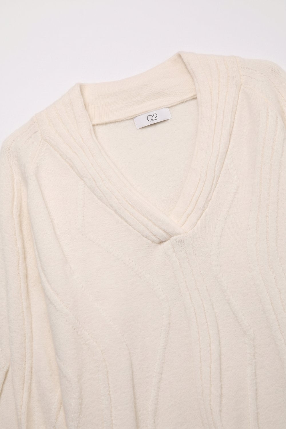 Textured Wave-Knit V-Neck Sweater in white - Jumpers