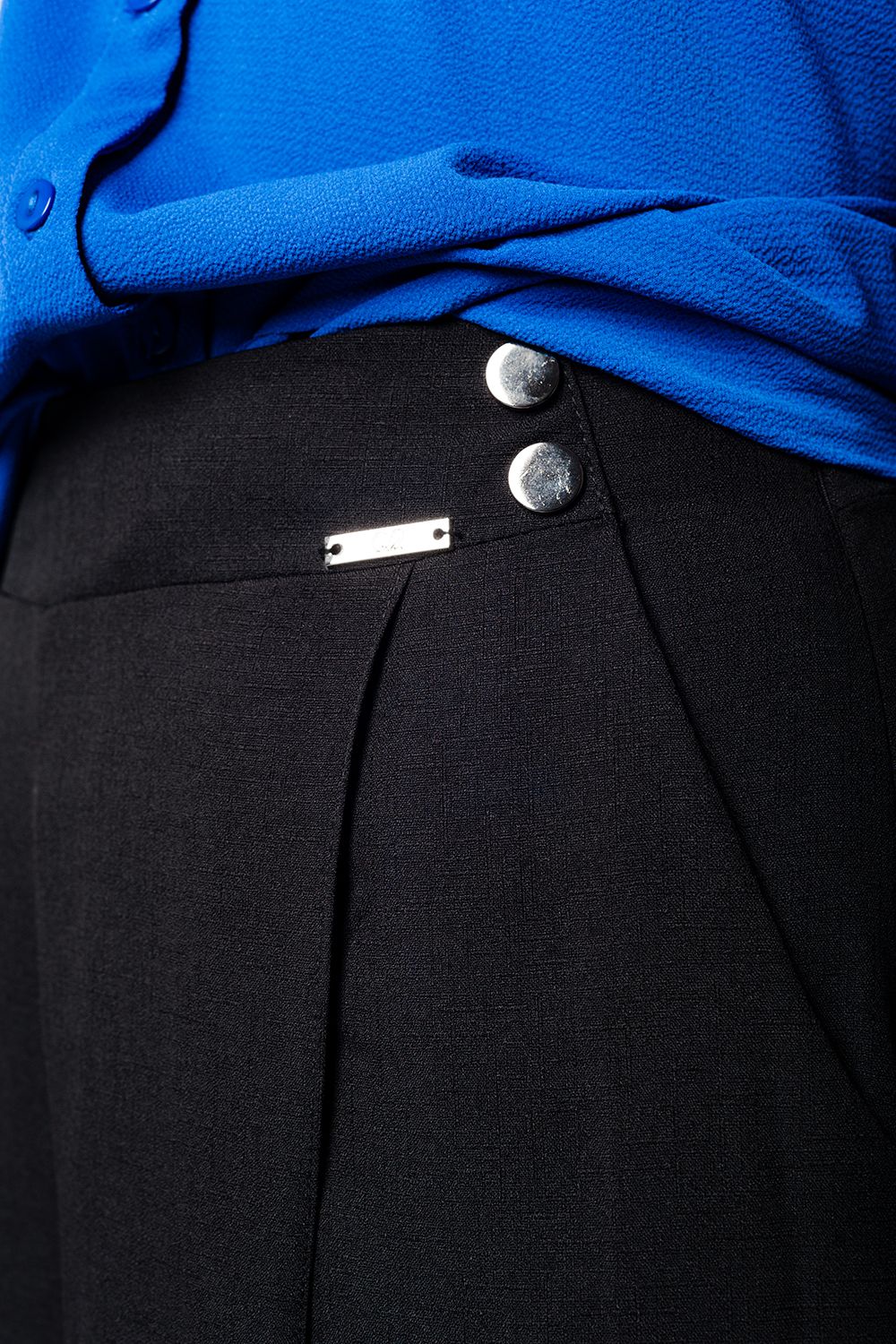 Black trousers skirt with silver buttons