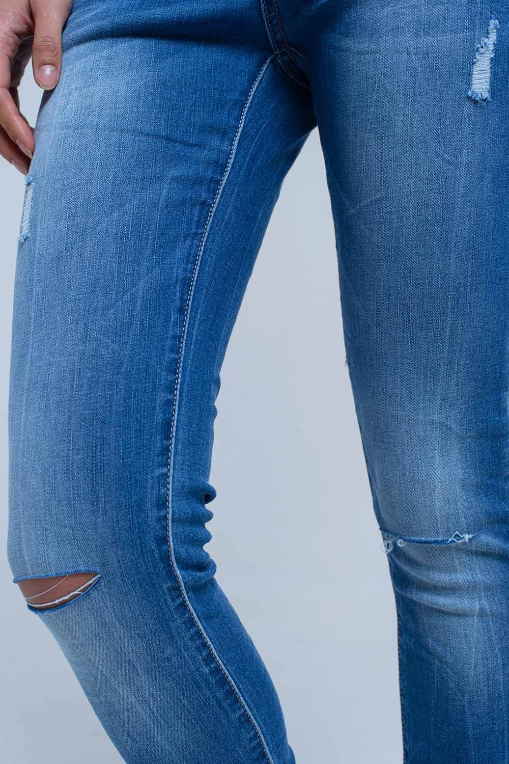Skinny jeans with rips knee
