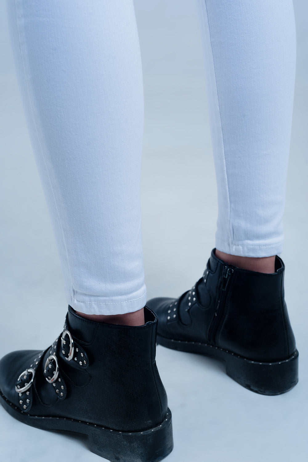 White Jeggings with back pockets - trousers