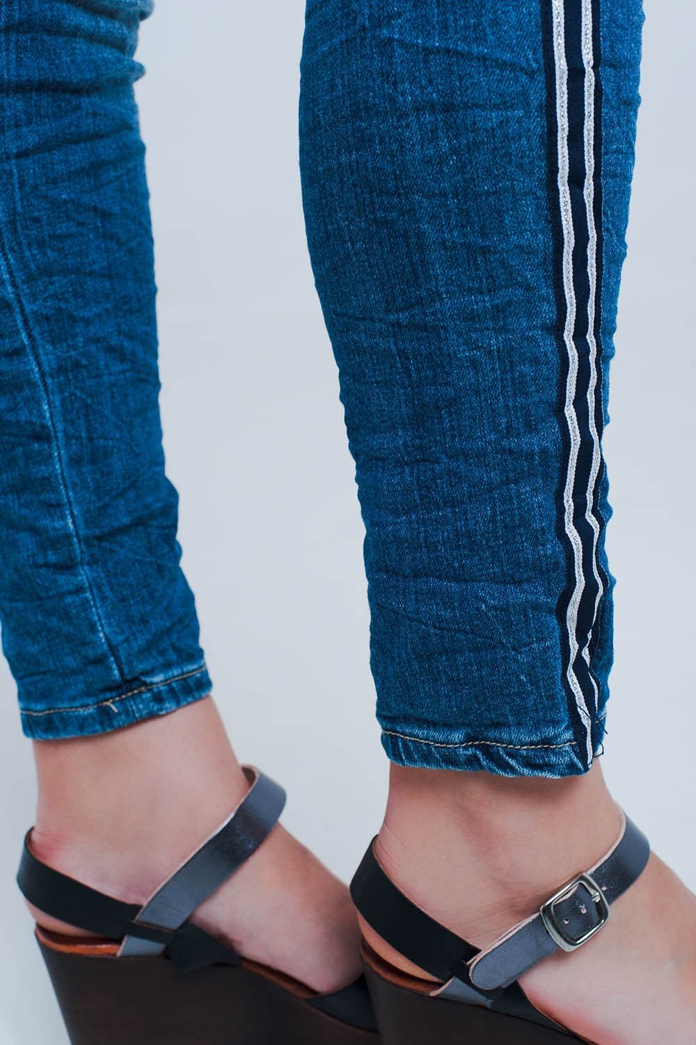 Skinny jeans with side stripe