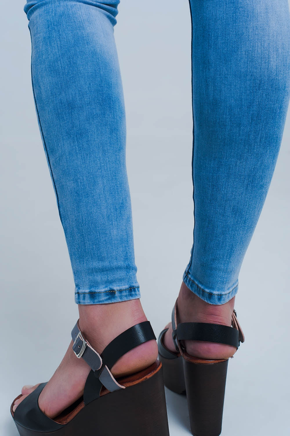 Distressed skinny jeans