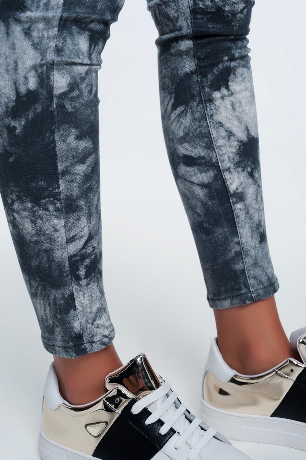 Gray tinted slim pants
