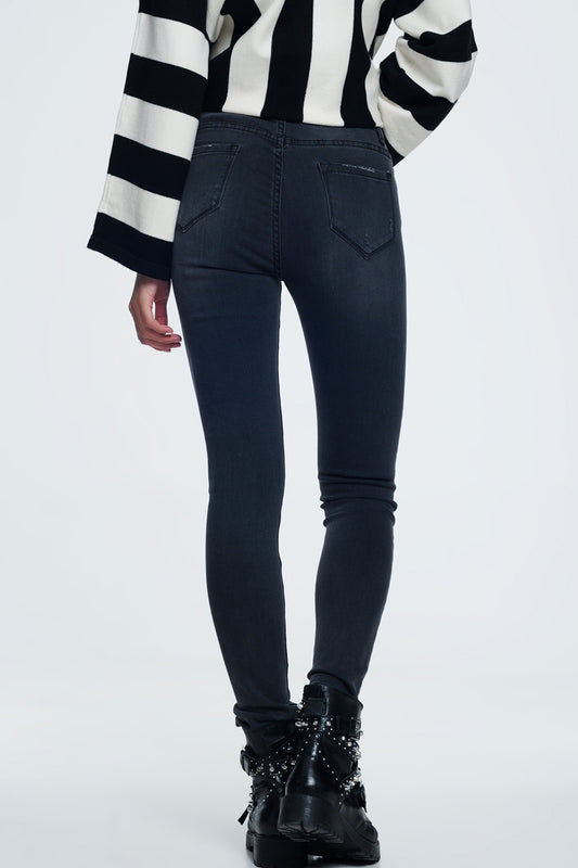 Distressed skinny jeans in black - Denim
