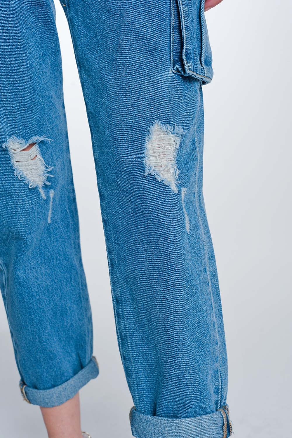 Jeans droits en denim clair déchiré avec poches latérales