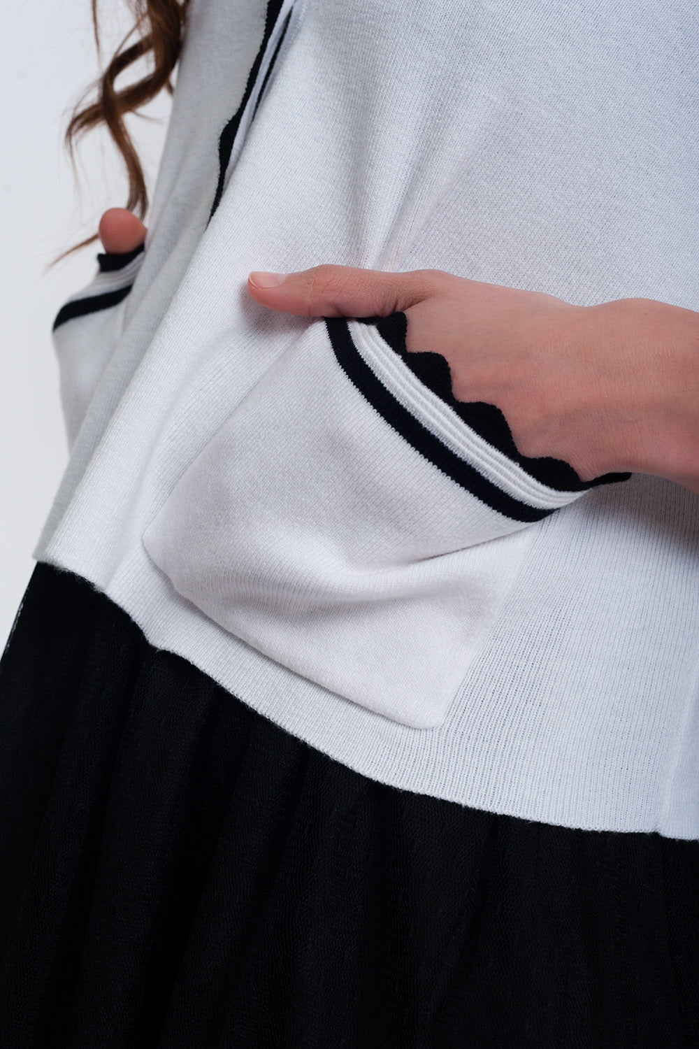 Contrast trim cardigan in white