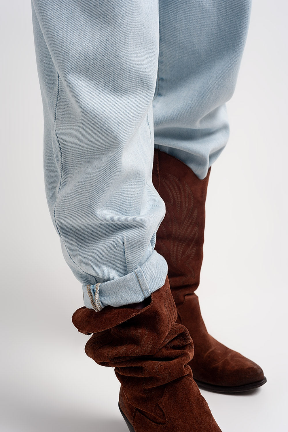 High rise slouchy mom jeans in lightwash - Denim