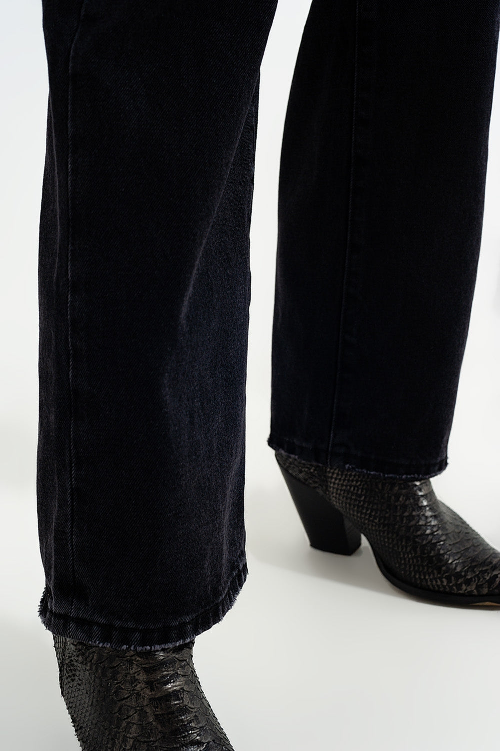 high rise straight jeans in washed black - Coloured Jeans