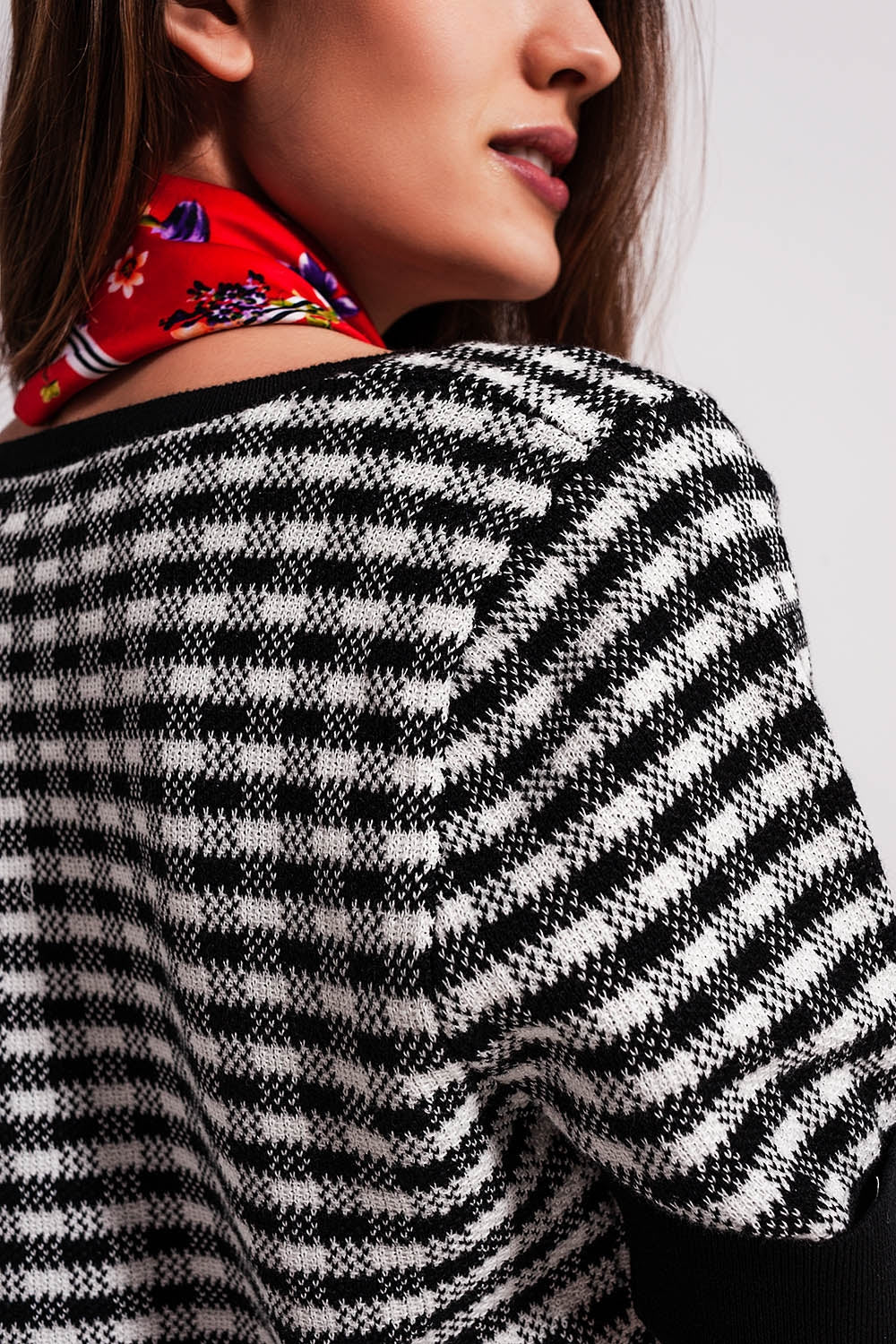Square neck jumper in black and white
