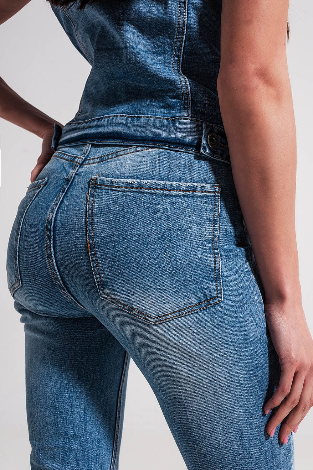 Straight leg fray hem jeans in blue - Denim
