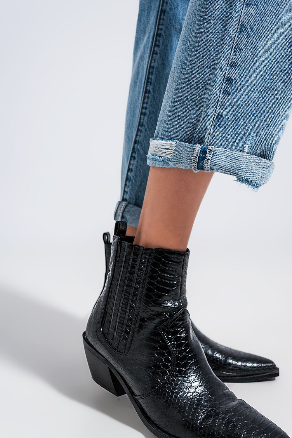 Distressed straight leg jean in medium denim - Denim
