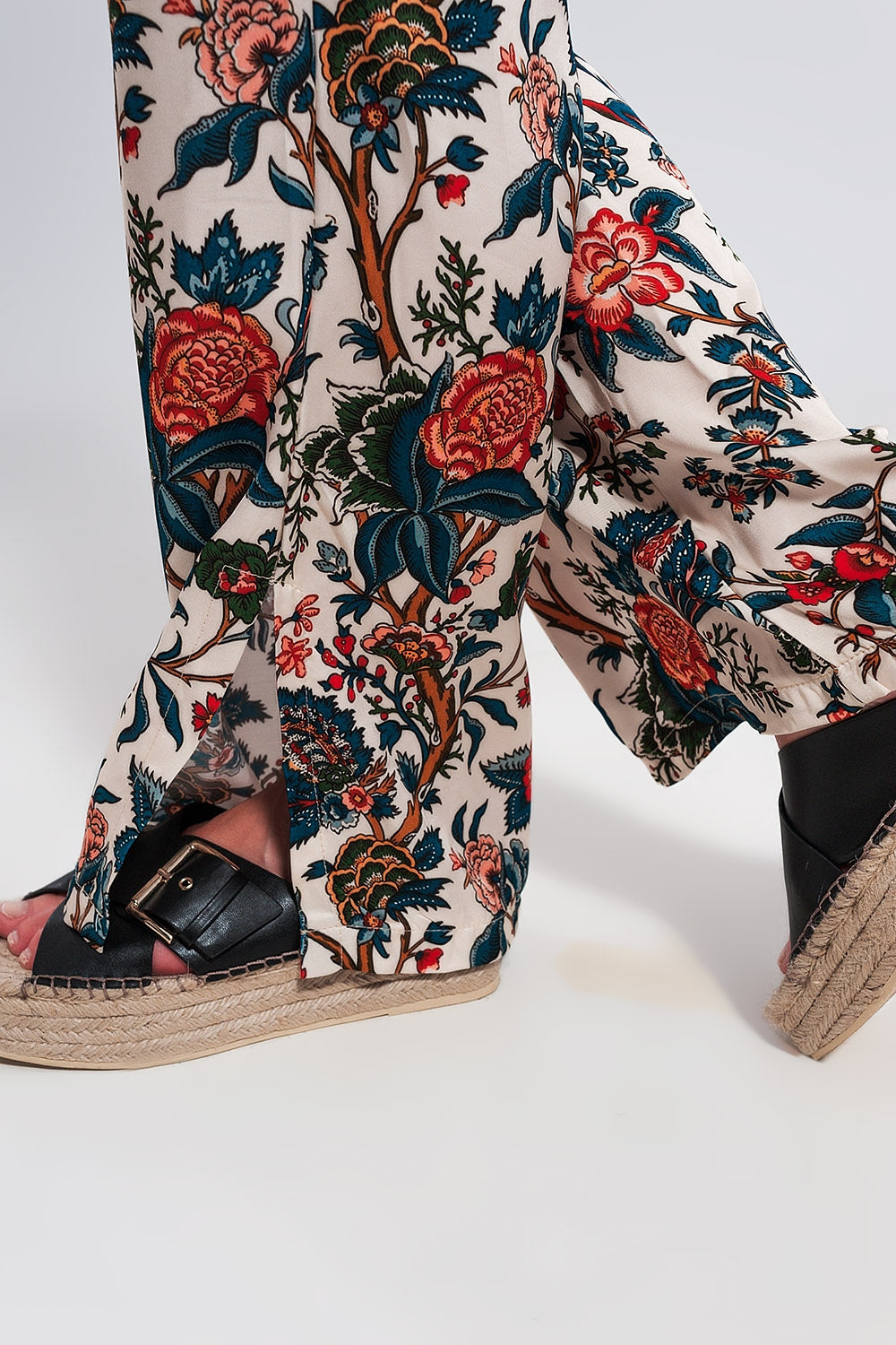 Wide leg pants in beige paisley floral - trousers