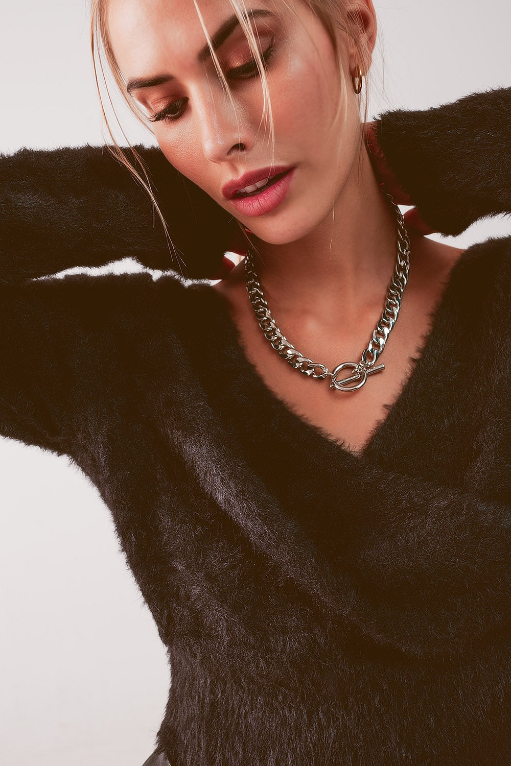 Fluffy v neck knit jumper in black