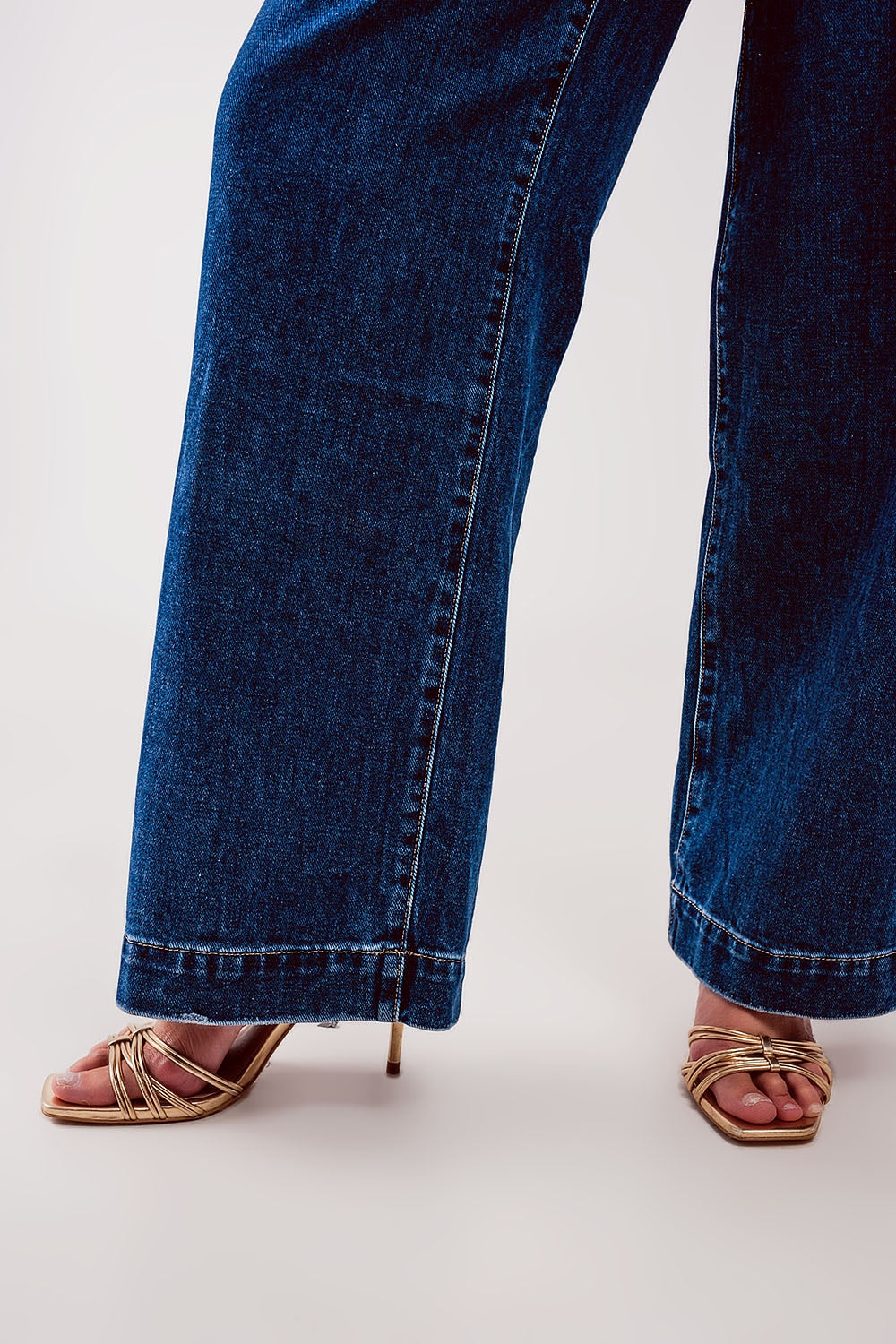 Button front jean in mid blue - Denim