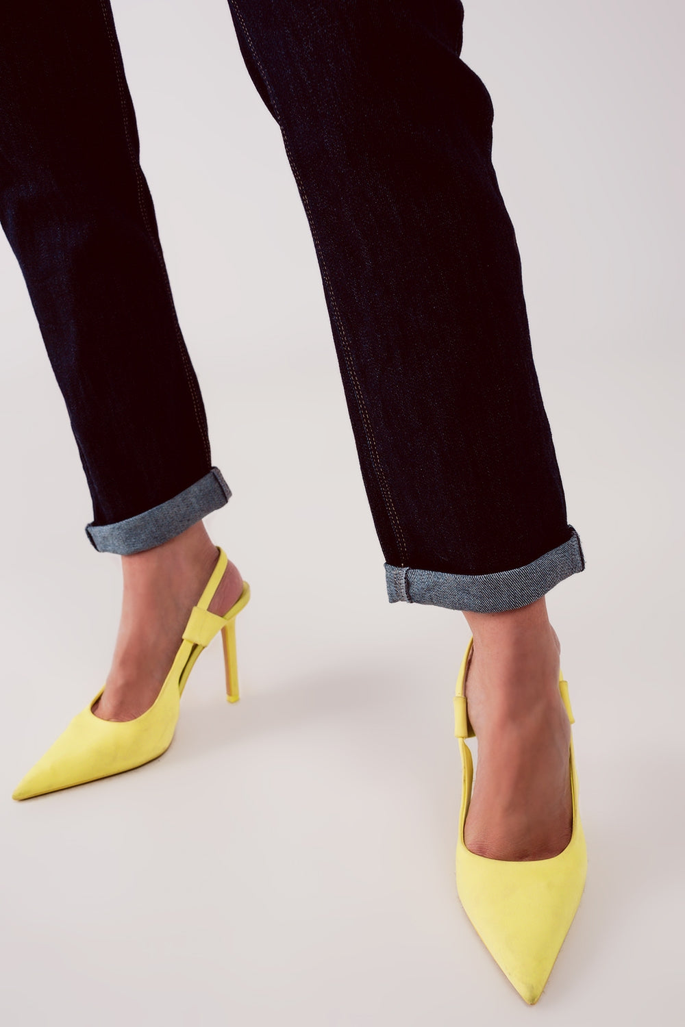 straight fit jeans in dark wash blue - Denim