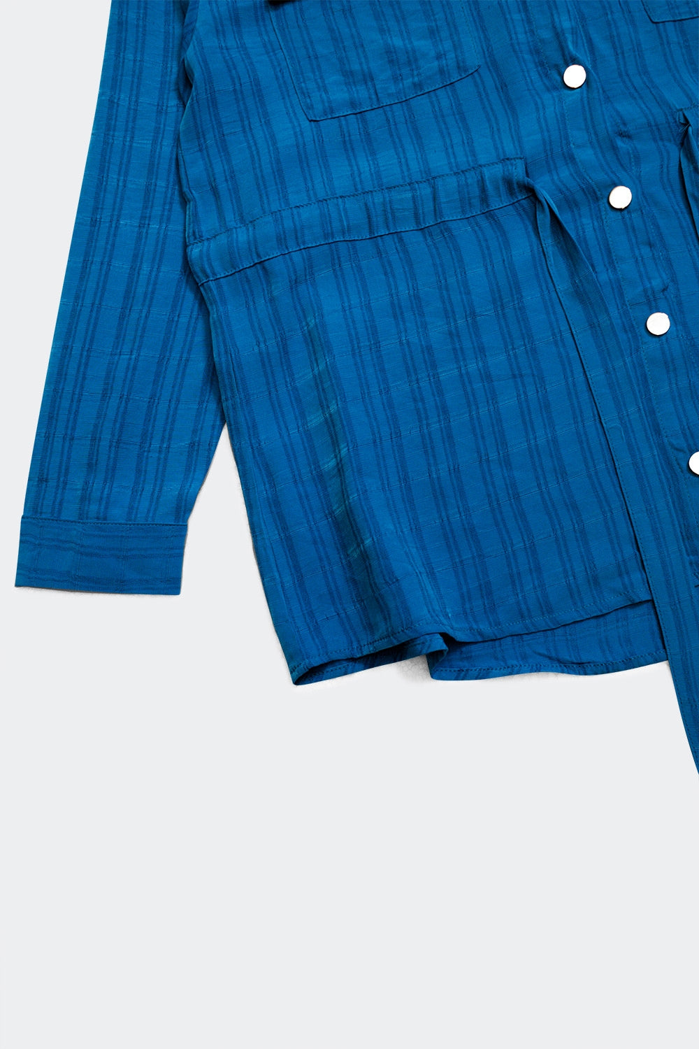 Chemise à manches longues et taille nouée bleue
