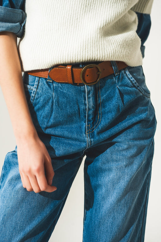 Straight leg jeans with darts at the waist in medium blue - Denim