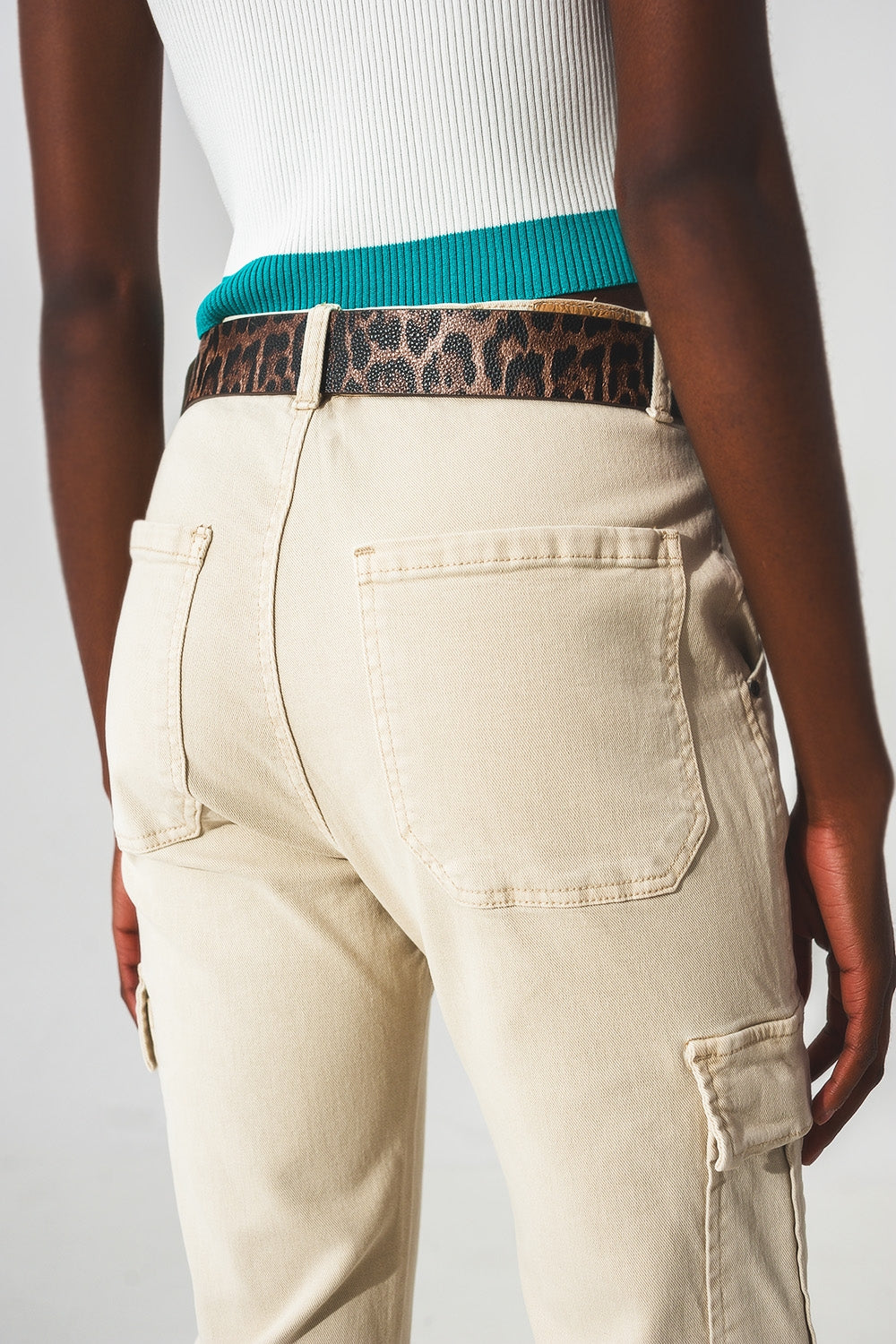 Relaxed cargo pants in beige - Coloured Jeans