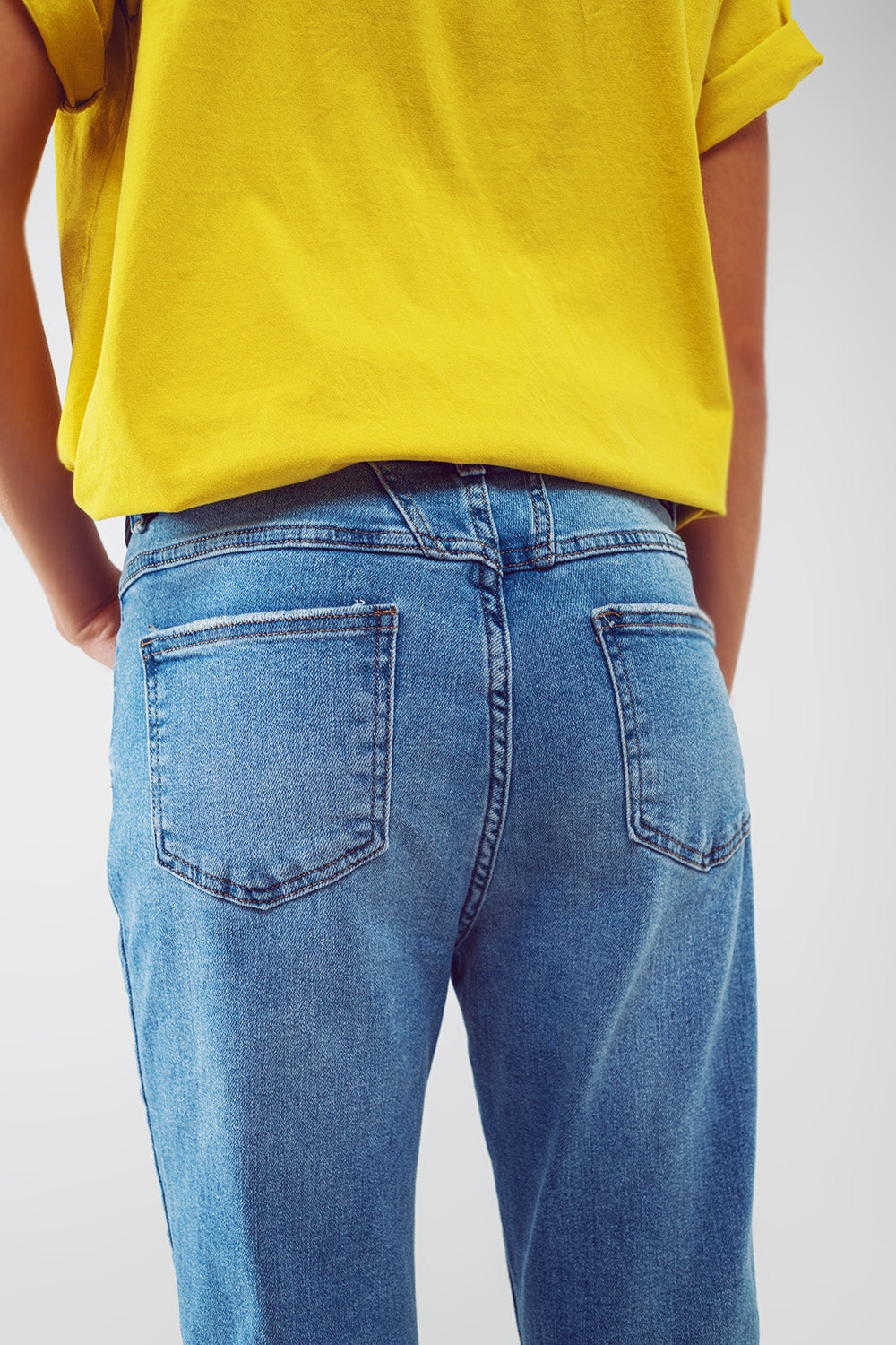 Distressed Regular Jeans in Light Blue Wash - Denim