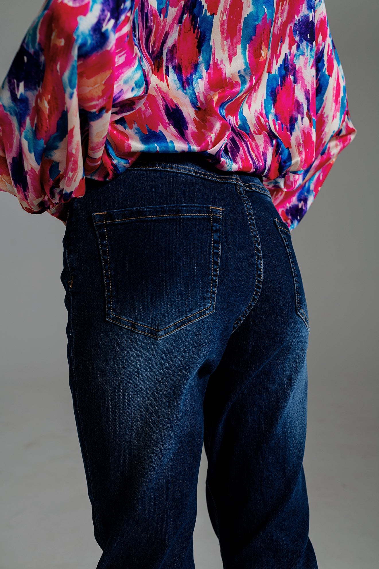 Regular Leg Basic Jeans in Mid Wash - Denim