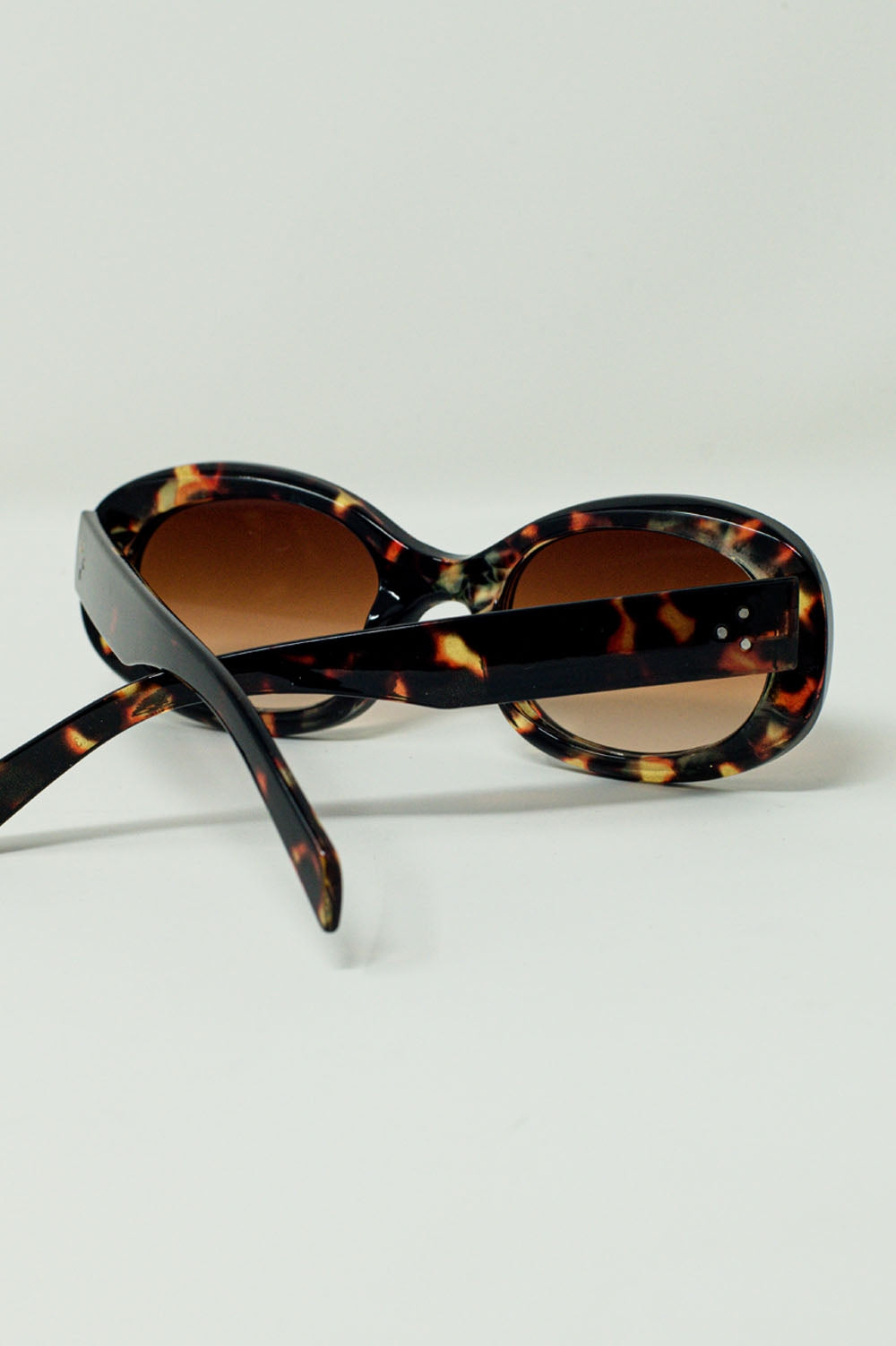 Oval Shapped Sunglasses in Tortoise Shell