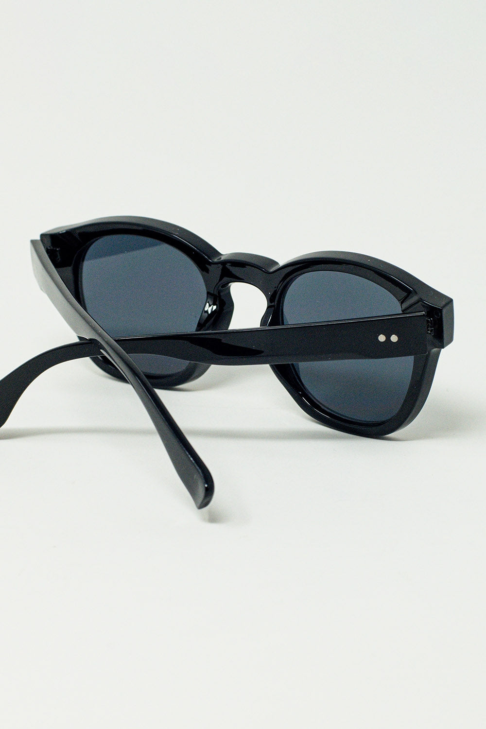 90's Round Sunglasses With Black Tinted Lenses and Black Frame - Sunglasses