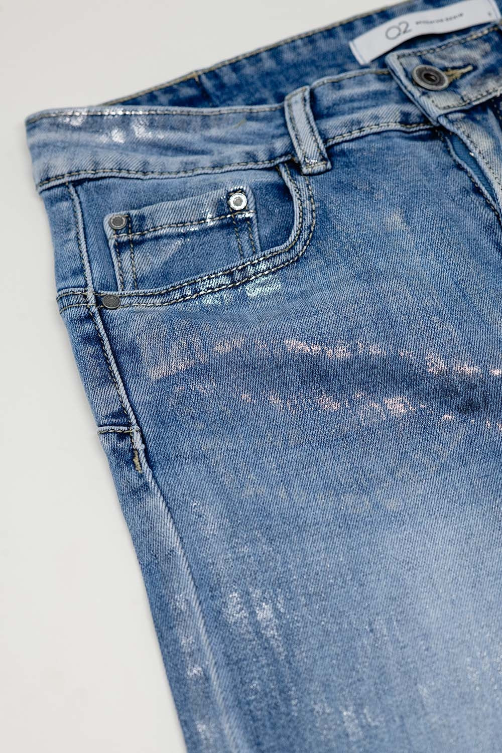 High-waisted jeans with five pockets with silver powder-coated effect - Denim