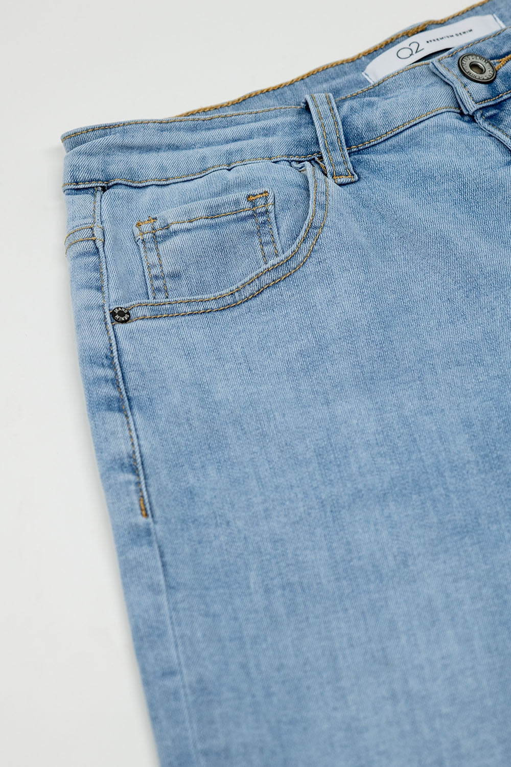 Boyfriend light blue jeans with stitching details on the edges - Denim