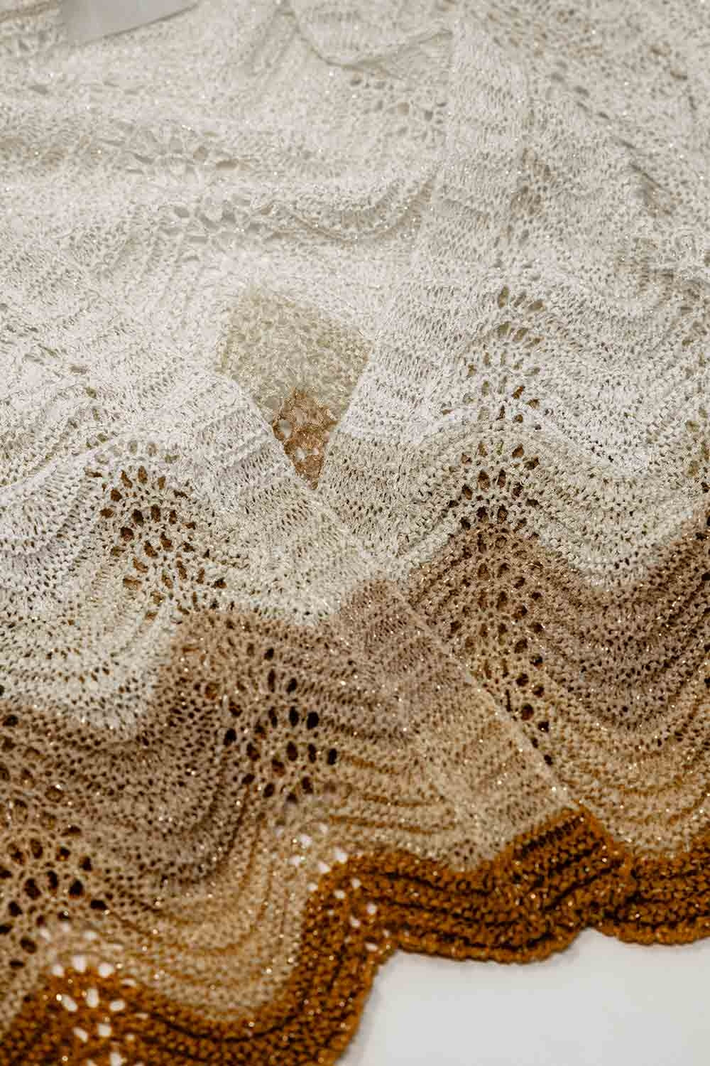 Short knitted cardigan with angel sleeves and wave multicolor detail in beige