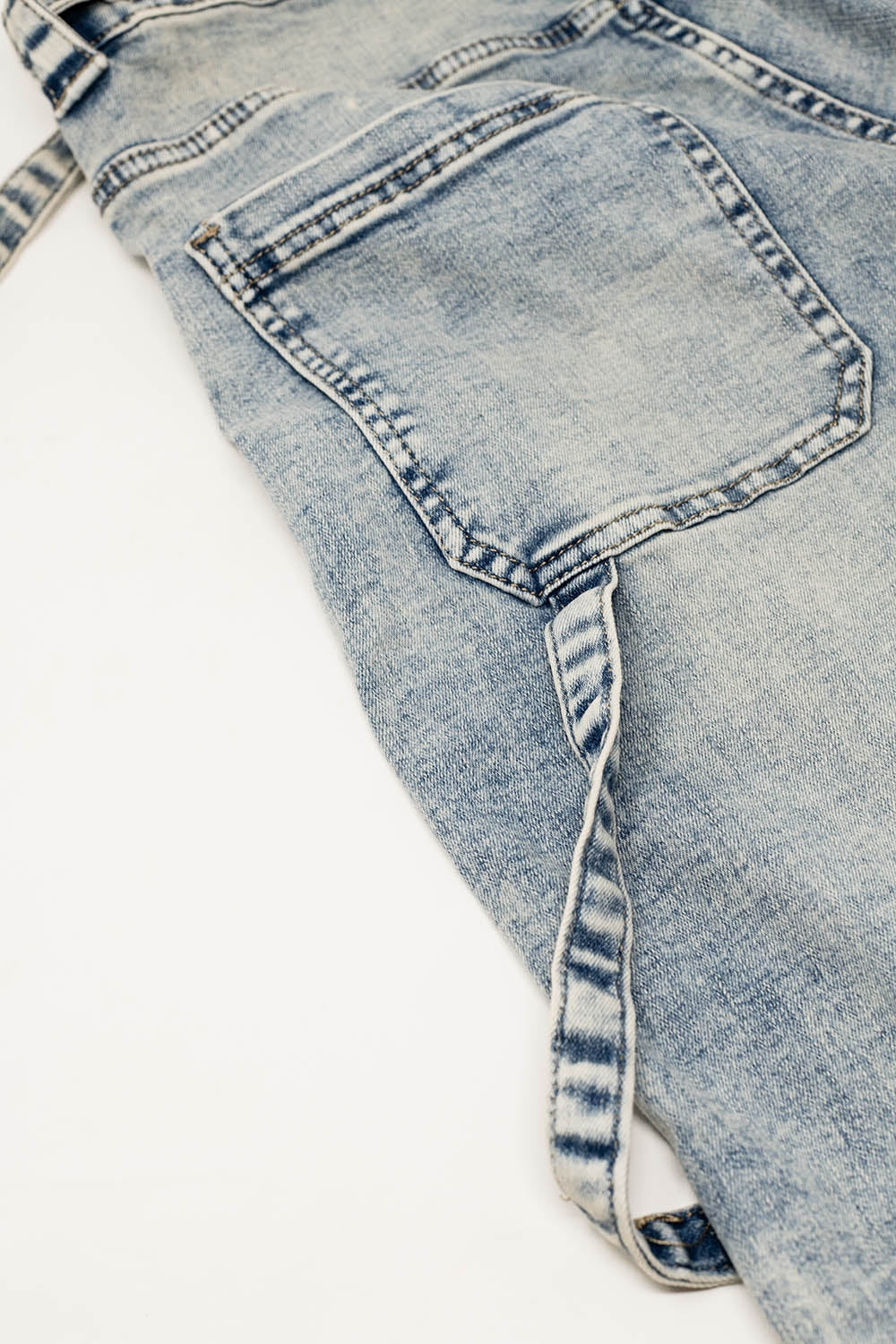 Jean Cargo Délavé avec Sangles Façon Ceinture à la Taille