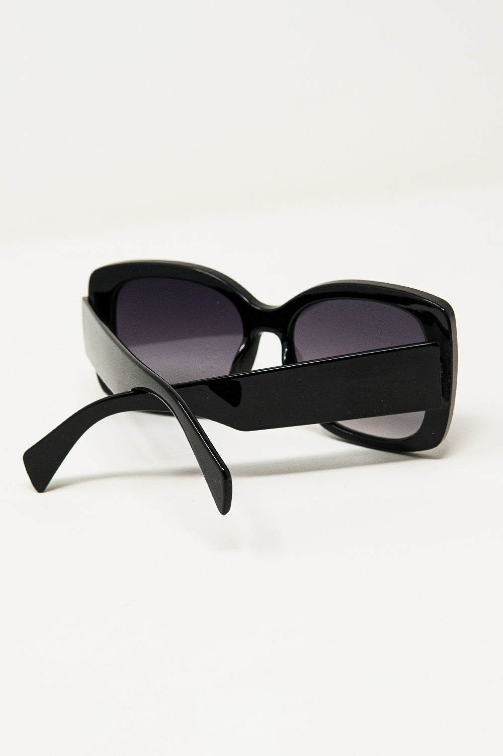 Oversized Squared Thin Frame Sunglasses in Black