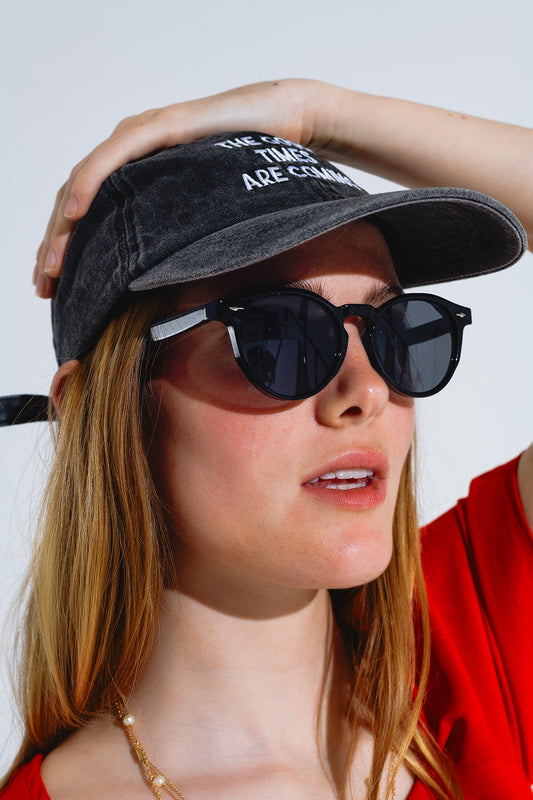 Retro Round Sunglasses With Smoke Black Lens in Black - Sunglasses