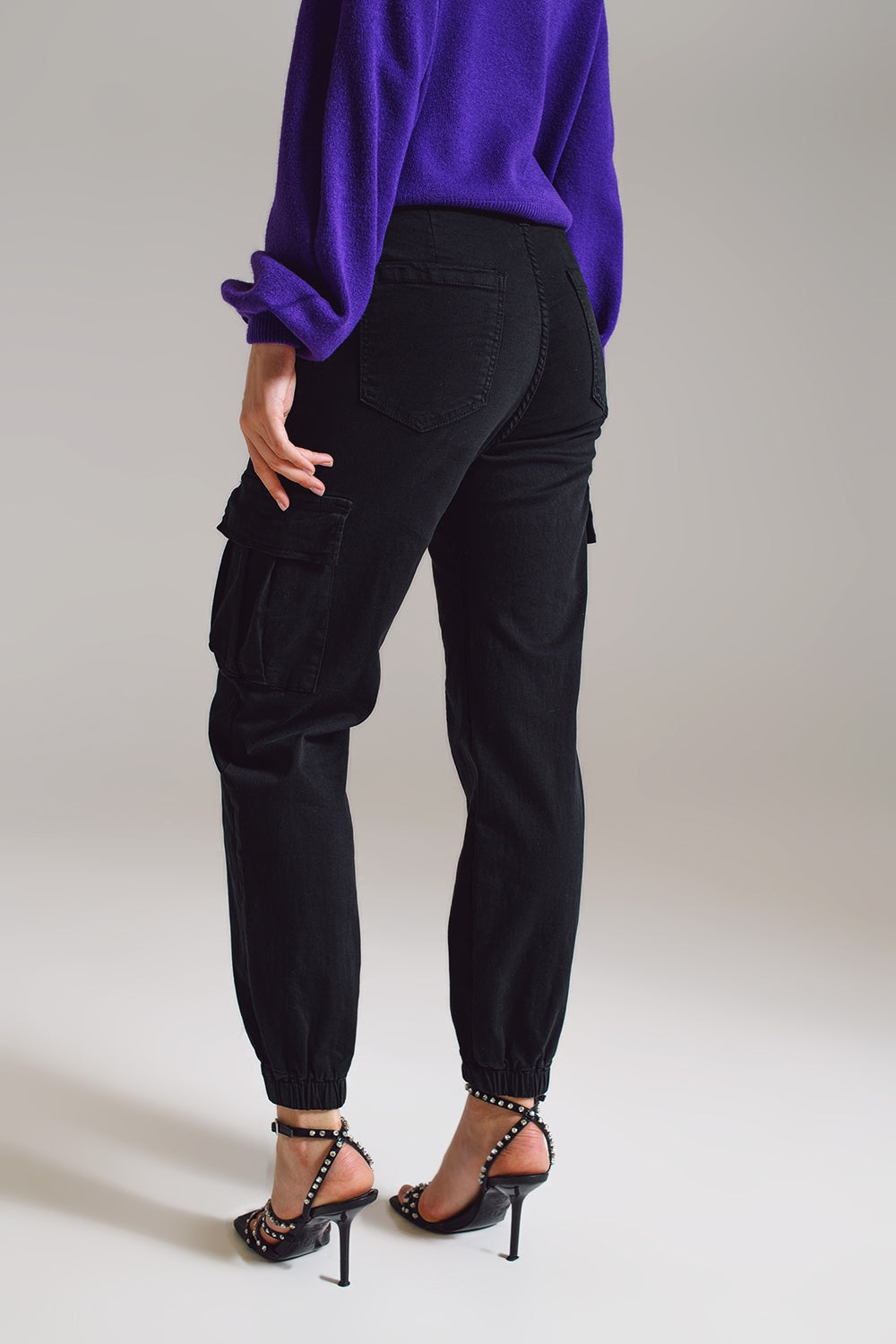 black cargo pants with elasticated waist and hem - Trousers