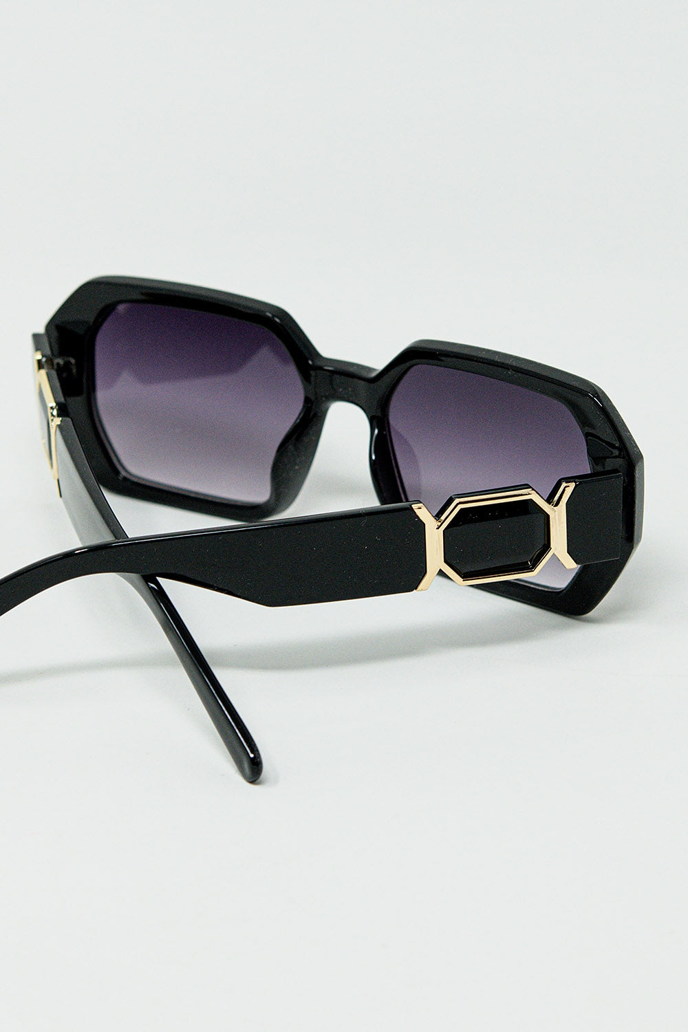 Black Diamond-Shaped Sunglasses and goldden detail - Sunglasses