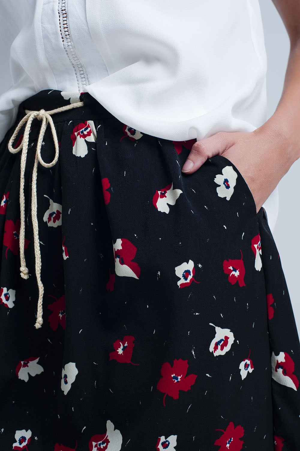 Black mini skirt with floral pattern - Skirts
