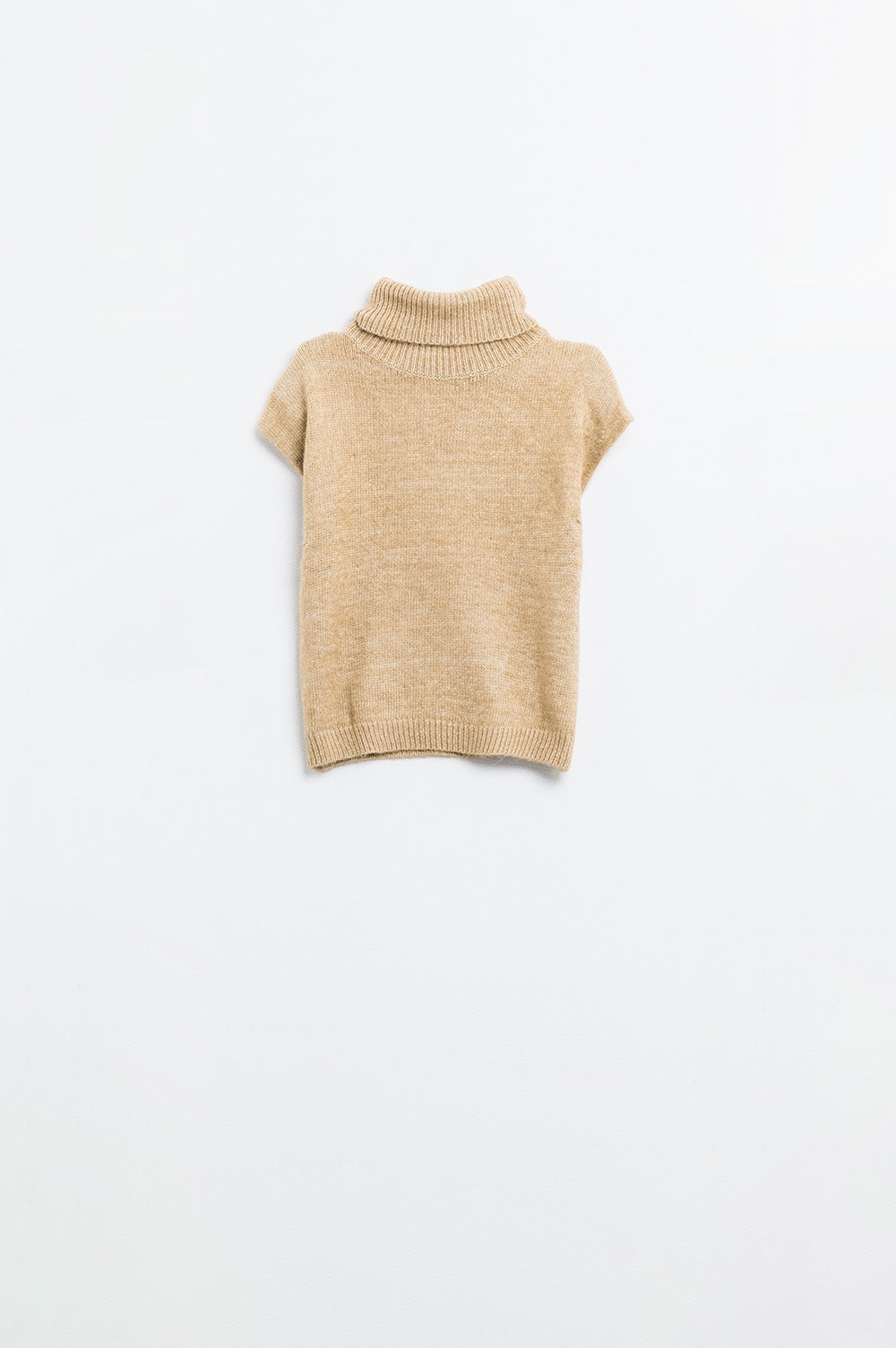 Cozy turtleneck sleeveless sweater in camel - Jumpers