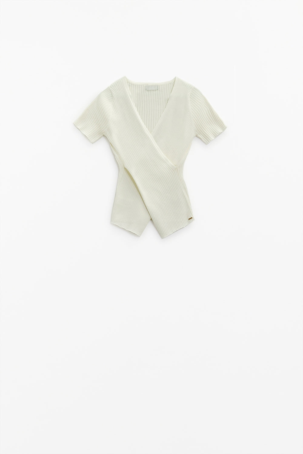 Cream t-shirt with crossed front and V-neck - T-shirts