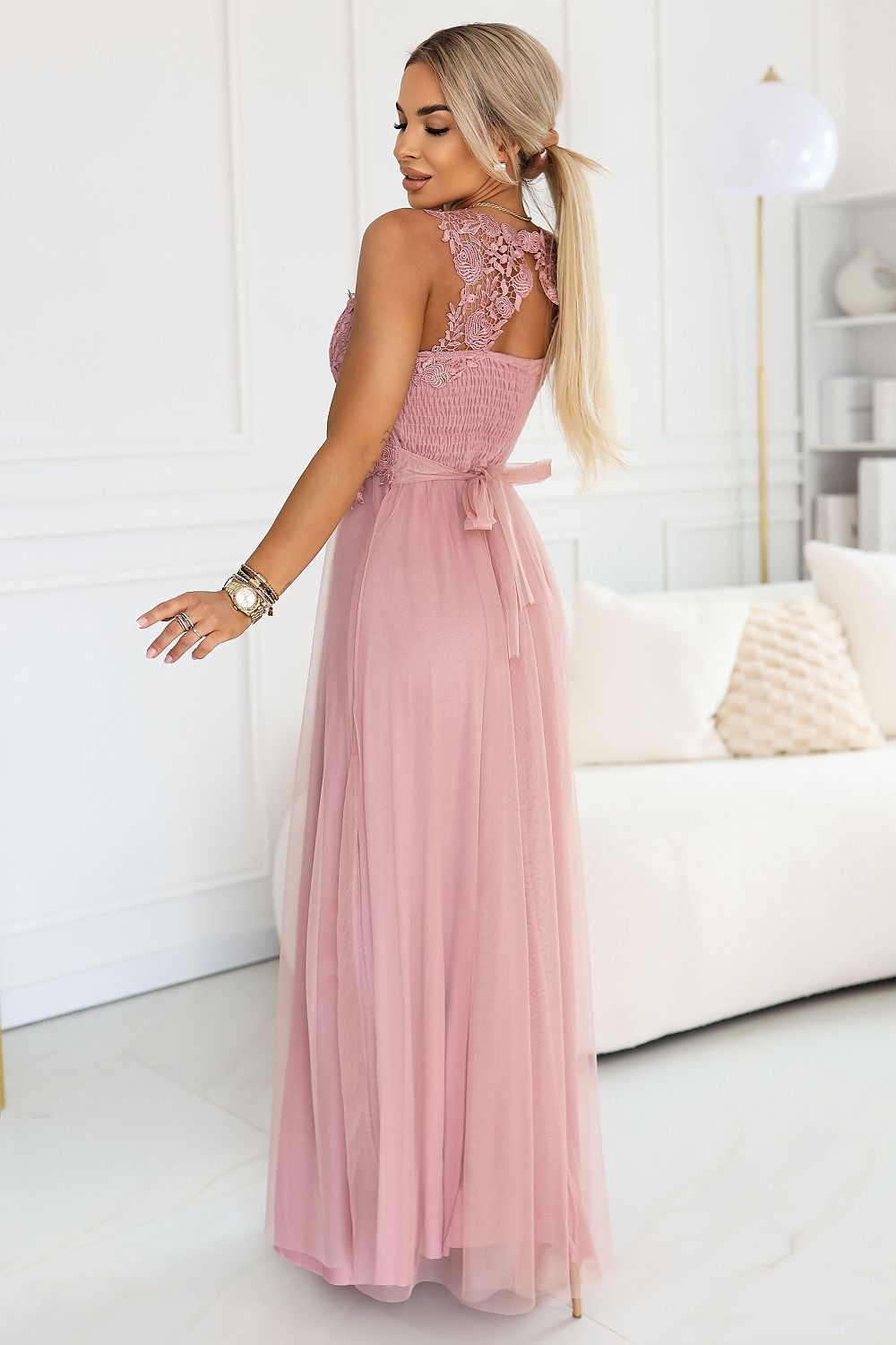 Long dress -