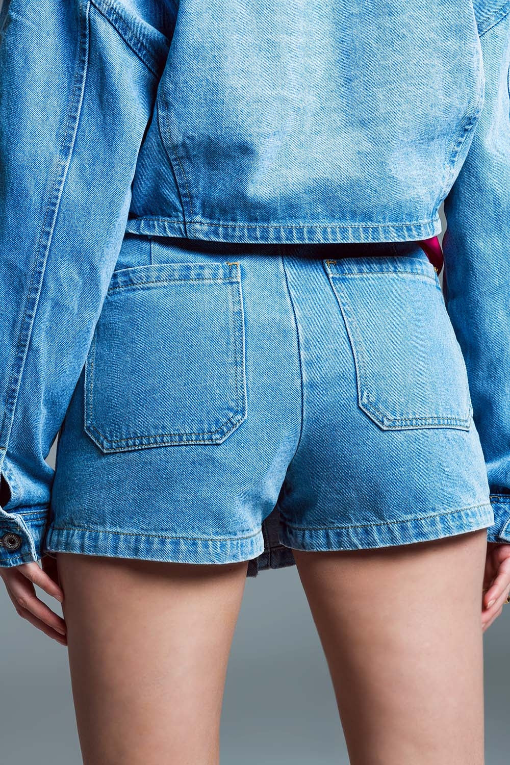 Denim cargo mini short with front buttoning in light wash - Shorts